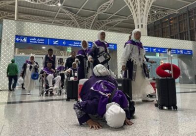 Jemaah haji kloter UPG 5 asal embarkasi Makassar tiba di Madinah dengan selamat pada 04.00 Subuh, Kamis (16/5/2024). Foto: Dokumen Media Center Haji (MCH)
