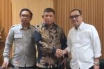 Kadis DLH Gowa, Azhari Azis (kemeja putih) bertemu dengan pemilik lahan di TPA Caddika, Haji Abdul Kadir Daeng Nyampa (baju batik)